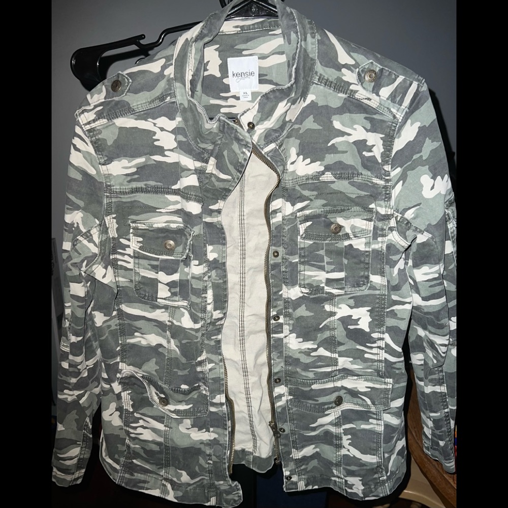 Womens Kensie Jean Jacket with Army design size XL